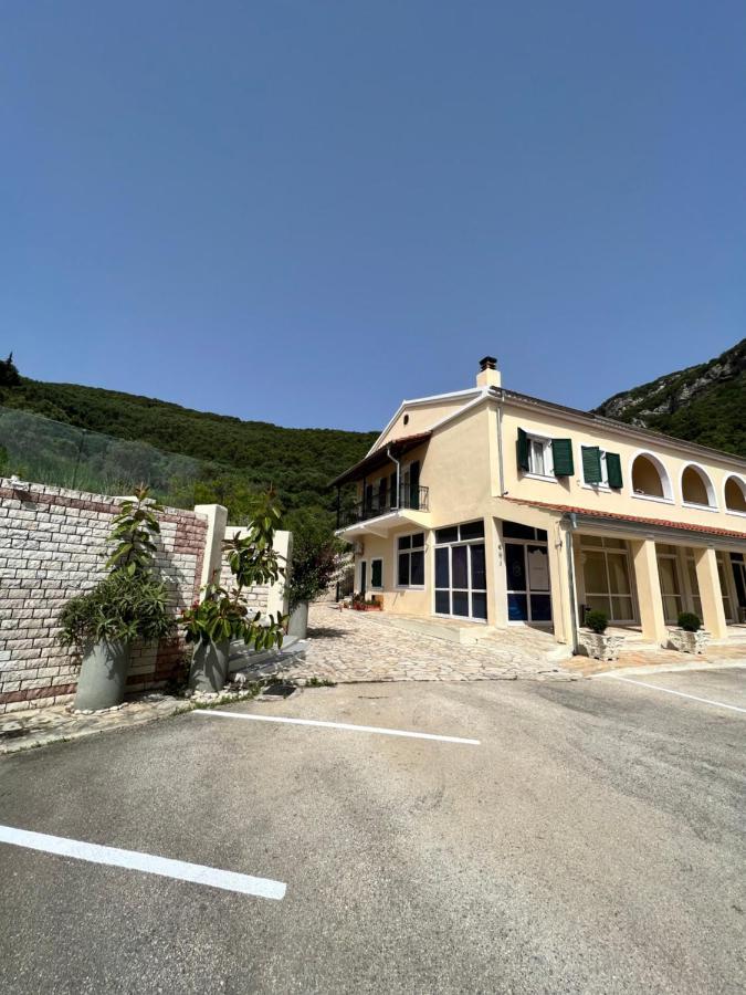 Lithino Apartments - 5Min From The Beach Agios Ioannis Peristerion Exteriér fotografie